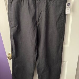 GAP Men's Charcoal plaid chinos pants. Relaxed fit. Size 33x30
